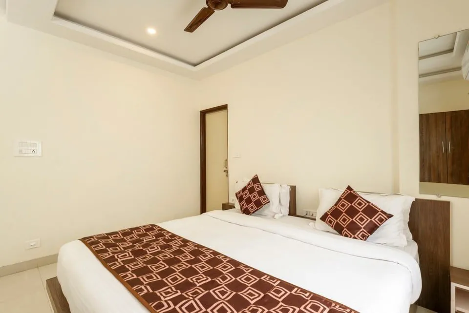 OYO 10507 Hotel Platinum