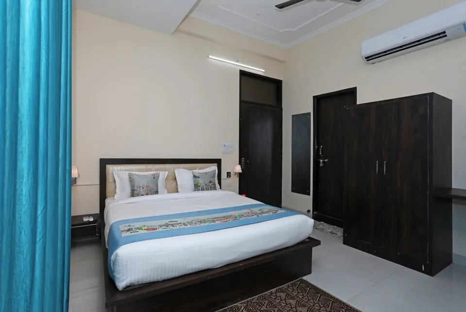 OYO 10317 Hotel Mock Orange