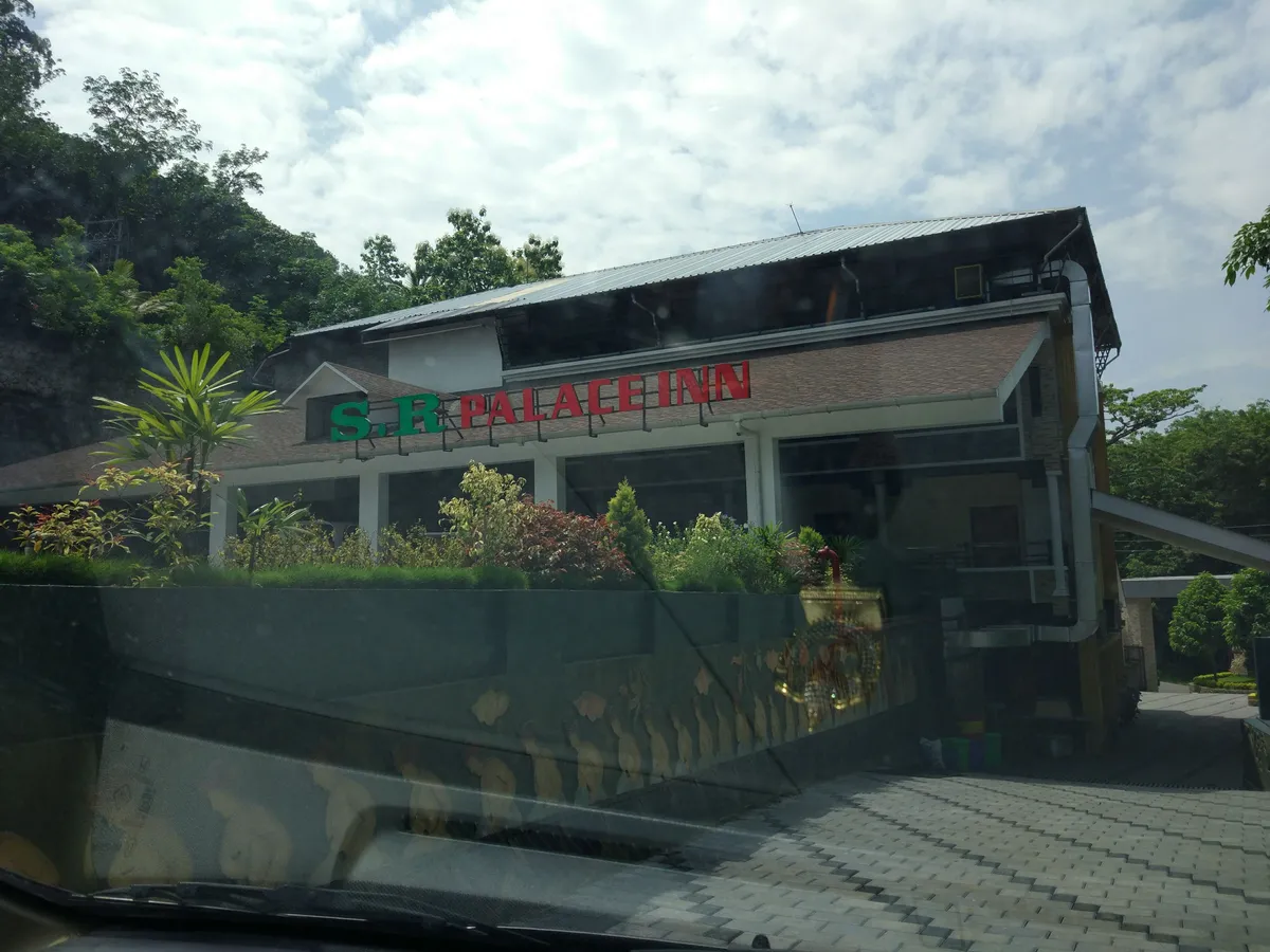 S R Palace Inn