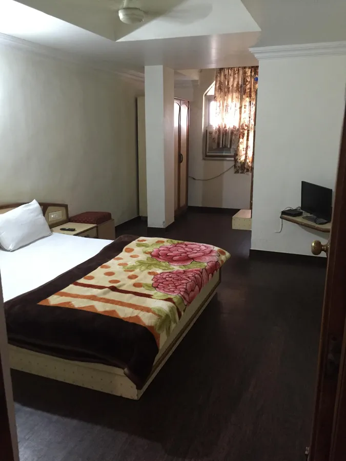 Rajshree Hotel
